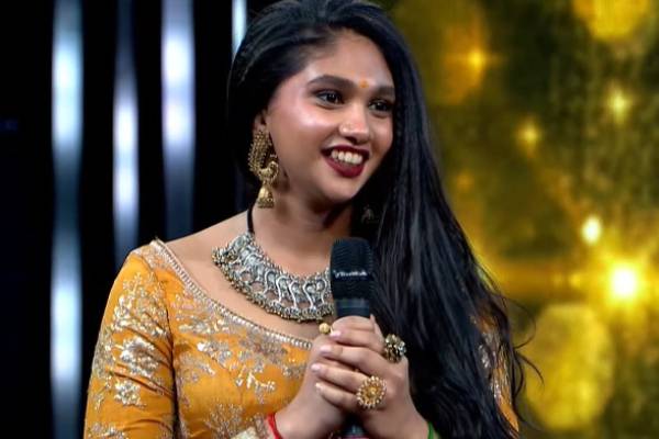 புது கெட்டப்பில் களமிறங்கிய விஜயகுமார் பேத்தி.. வனிதாவை விளாசும் நெட்டிசன்கள் | Vanitha Daughter Item Dance Video Viral