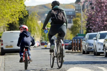சிறுமி முதல் வயது வந்த பெண்கள் வரை விட்டுவைக்காத ‛சீரியல் கிஸ்சர்’; நீதிமன்றம் விசித்திரமான தண்டனை