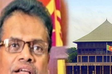පේරාදෙණිය සරසවියේ හිටපු කුලපතිට පහරදීමේ සිදුවීම ගැන පාර්ලිමේන්තුව කළඹයි.