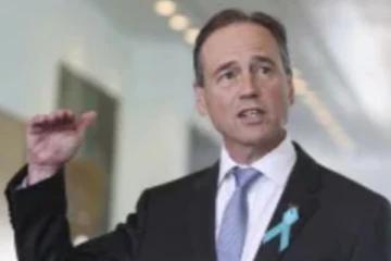 ஆஸ்டிராஜெனிகா தடுப்பூசி செலுத்தி கொண்ட ஆஸ்திரேலிய சுகாதார மந்திரிக்கு நேர்ந்த நிலை!