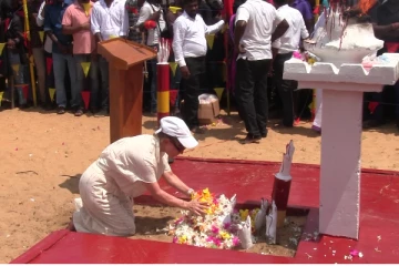 முள்ளிவாய்க்காலில் அஞ்சலி செலுத்திய சர்வதேச மன்னிப்பு சபை செயலாளர் நாயகம்