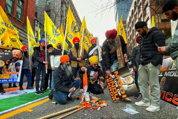 கனடாவில் இந்திய தேசிய கொடிகளை எரித்து போராட்டம் | Demonstrators Burn Indian Flag At Vancouver