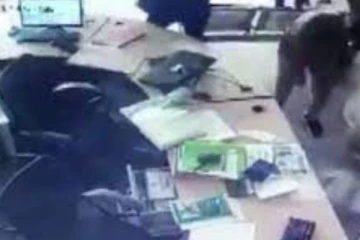 அழகிய இளம் மனைவி மரணம்... மருத்துவமனையை தீவைத்து கொளுத்திய கணவன்! நடுங்க வைக்கும் காட்சி