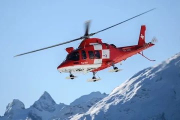 சுவிட்சர்லாந்து: பயங்கர பனிச்சரிவில் சிக்கிய 16 'அதிர்ஷ்டசாலிகள்' மீட்பு