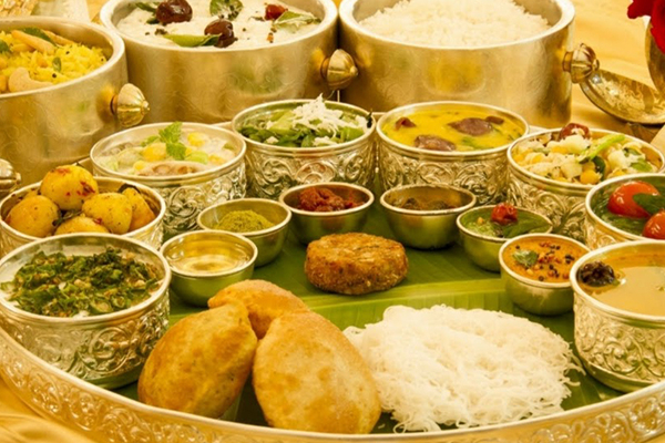 இருவருமே மேயர்கள்; ஒருவர் பசியாறச்சென்ற குழந்தைகளை மண்டியிட வைத்தார்;  மற்றவர்  நெகிழவைத்தார் | Both Are Mayors One Made Starving
