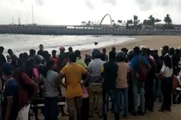 காலிமுகத்திடல் கடற்கரையில் சிறுவனுக்கு நேர்ந்த துயரம்!(Photos)