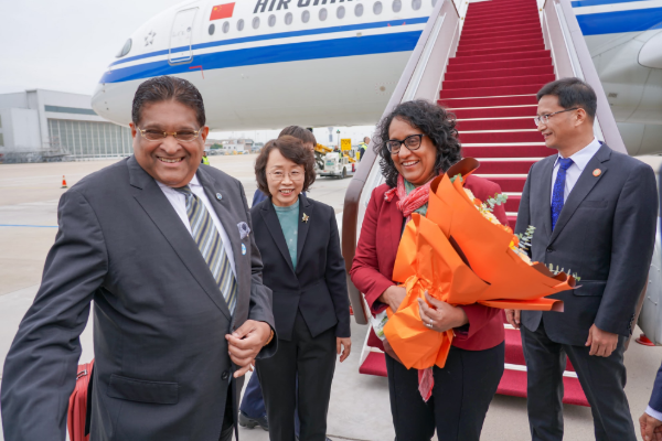 சீனாவை சென்றடைந்த பிரதமர் ஹரிணி அமரசூரிய | Prime Minister Harini Arrives In China