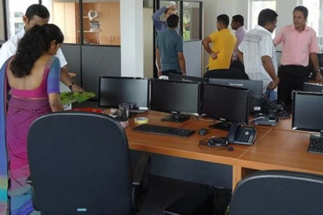 அரச ஊழியர்களின் உடைகள் தொடர்பில் மற்றுமொரு அறிவிப்பு