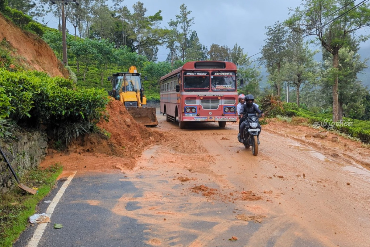 ஹட்டன் பிரதான வீதியில் மண்சரிவு - போக்குவரத்து பாதிப்பு | Landslide On Hatton Main Road ஹட்டன் பிரதான வீதியில் மண்சரிவு - போக்குவரத்து பாதிப்பு | Landslide On Hatton Main Road