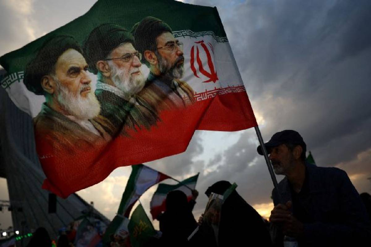 USS Abraham Lincoln கப்பல் 260 நாட்கள் கடலில் - வெளியான அதிர்ச்சி தகவல்..! | Us Faces Morale Crisis Amid Iran War Hormuz USS Abraham Lincoln கப்பல் 260 நாட்கள் கடலில் - வெளியான அதிர்ச்சி தகவல்..! | Us Faces Morale Crisis Amid Iran War Hormuz