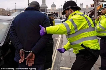 லண்டன் வீதிகளில் நூற்றுக்கணக்கான அதிகாரிகளை நிறுத்தும் பெருநகர காவல்துறை