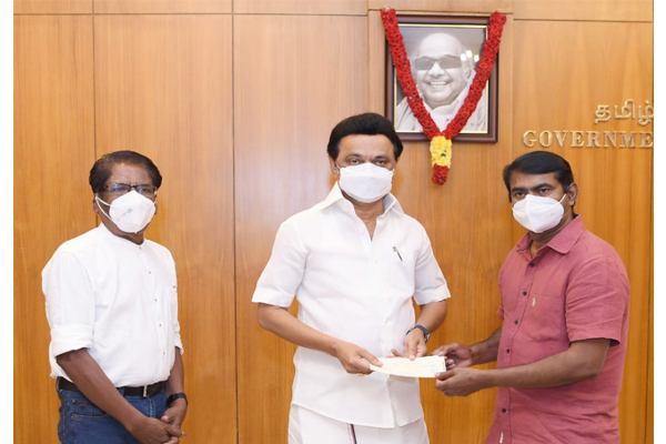 The Family Man தொடரில் தமிழர்களை கொச்சைப்படுத்துவதா - கொந்தளித்த சீமான் | Seeman Bharathiraja Meets Cm Stalin Together The Family Man தொடரில் தமிழர்களை கொச்சைப்படுத்துவதா - கொந்தளித்த சீமான் | Seeman Bharathiraja Meets Cm Stalin Together