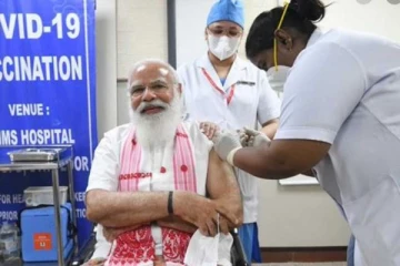 கொரொனா தடுப்பூசி போட்டுக்கொண்டார் இந்தியப் பிரதமர் மோடி