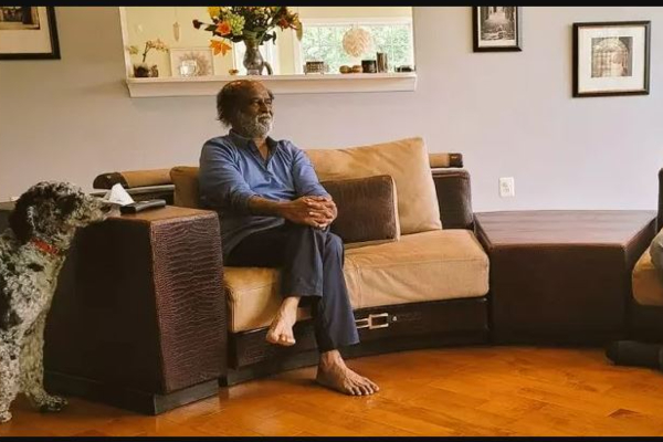 மீண்டும் பாட்ஷாவாக மாறிய ரஜினி..! இணையத்தில் வைரலாகும் புகைப்படம்! ரசிகர்கள் உற்சாகம்! | Rajini Batsha Pose In America Viral Photo