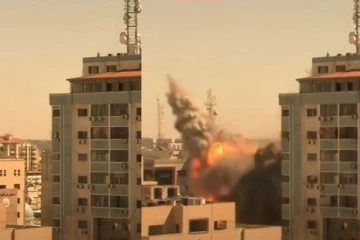 சர்வதேச ஊடகங்களின் கட்டிடங்களை தரைமட்டமாக்கிய  இஸ்ரேல்.. கலவர பூமியான காஸா!