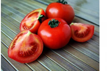 தினம் ஒரு தக்காளியை பச்சையாக சாப்பிட்டால் என்ன நடக்கும் தெரியுமா?