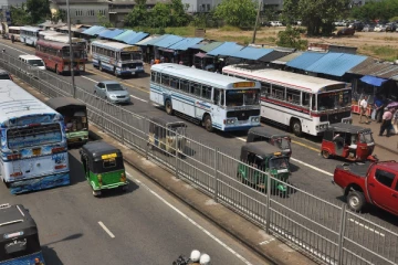கொழும்பில் பேருந்துகளில் பயணிக்கும் பயணிகளுக்கு பொலிஸார் எச்சரிக்கை