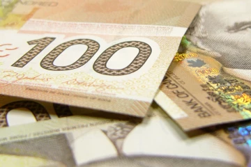 கனடாவில் வெளிநாட்டு தற்காலிக பணியாளர்களின் சம்பளம் அதிகரிப்பு