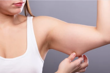 கைகளில் அசிங்கமாக தொங்கும் சதையை குறைக்க வேண்டுமா? இதோ சில எளிய பயிற்சிகள்