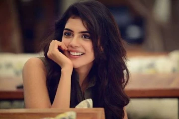மாநாடு பட புகழ் நடிகை கல்யாணி பிரியதர்ஷனா இது?- புதிய லுக்கில் அவர் எடுத்த போட்டோ ஷுட், ஷாக்கான ரசிகர்கள்