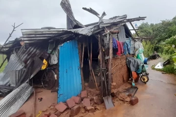 திருகோணமலையில் வெள்ளத்தில் மூழ்கிய தாழ் நிலப் பகுதிகள் ; மக்கள் பெரும் அவதி