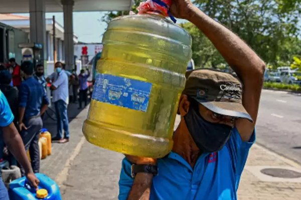 வீடுகளில் எரிபொருளை சேமித்து வைப்பவர்கள் கவனத்திற்கு! | Those Who Store Fuel At Home Attention