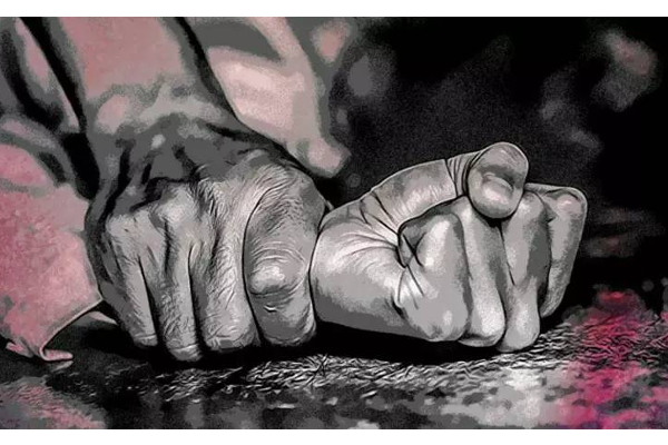 தனிமையில் இருந்த சிறுமிக்கு நேர்ந்த கொடுமை! பதறிய பெற்றோர்கள்;  தீவைத்து எரித்த கொடுமை | Uttar Pradesh Girl Gangraped Set On Fire