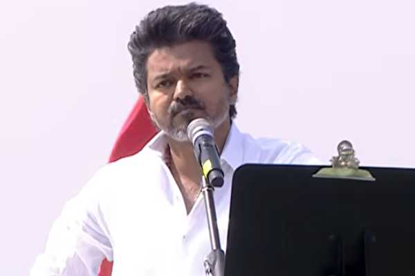 விஜய் உங்களுக்கு மனுஷ வாடை ஆகாதா..15 நிமிஷம் அப்படி பேசுங்க!! கரு பழனியப்பன் காட்டமாக பேச்சு.. | Karu Palaniappan Questions Vijay S Public Speech