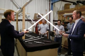 இளவரசர் ஹரி- வில்லியம் மோதலில் யார் வெற்றிபெறுவார்கள்: வெளிவரும் பரபரப்பான பின்னணி