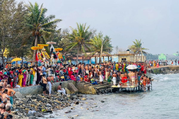 கீரிமலை நகுலேஸ்வரர் ஆலய தீர்த்த திருவிழா; கலந்துகொண்ட பெருமளவு பக்தர்கள் | Keerimalai Nakuleswarar Kovil Theertham கீரிமலை நகுலேஸ்வரர் ஆலய தீர்த்த திருவிழா; கலந்துகொண்ட பெருமளவு பக்தர்கள் | Keerimalai Nakuleswarar Kovil Theertham