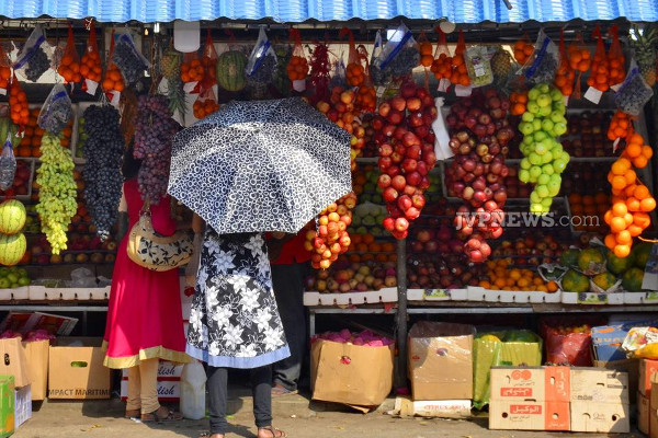 யாழில் யுவதியின் கையை பிடித்து இழுத்த வியாபாரியை கடத்தி சென்று நையப்புடைந்த இளைஞர்கள் | The Young Men Kidnapped The Jaffna