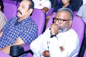 தமிழ் அமைச்சருடன் பொன்னியின் செல்வன் படத்திற்கு சென்ற மஹிந்த!
