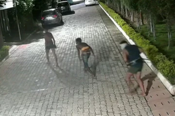 நள்ளிரவில் திபுதிபுவென புகுந்த மர்ம நபர்கள்! சிசிடிவியில் சிக்கிய பகீர் சம்பவம்.. என்ன நடந்தது தெரியுமா?