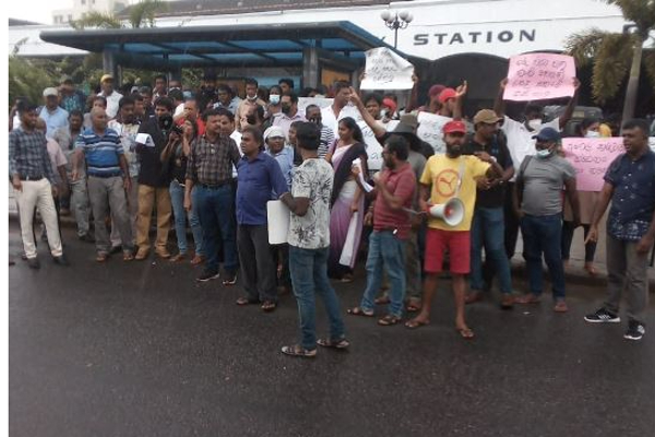 கொழும்பில் ஒன்று கூடும் ஆர்ப்பாட்ட காரர்கள் | Demonstrators Gather In Colombo