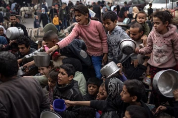 காசா பகுதியில் பட்டினியால் வாடும் அரை மில்லியன் பாலஸ்தீனியர்கள்