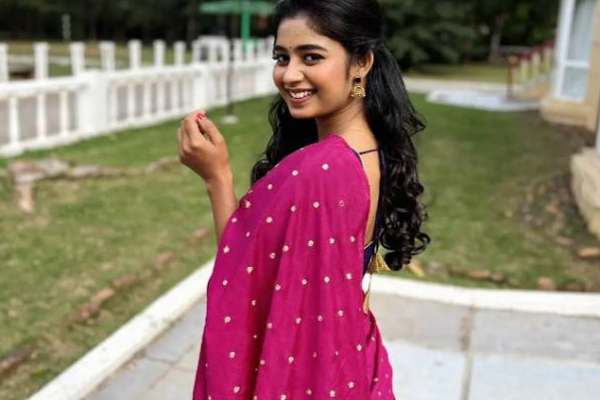 கையில் புத்த பெருமான் சிலையுடன் இலங்கைப் பெண் ஜனனி வெளியிட்ட புகைப்படம்! | Bigg Boss Janani Holding Statue Of Lord Buddha
