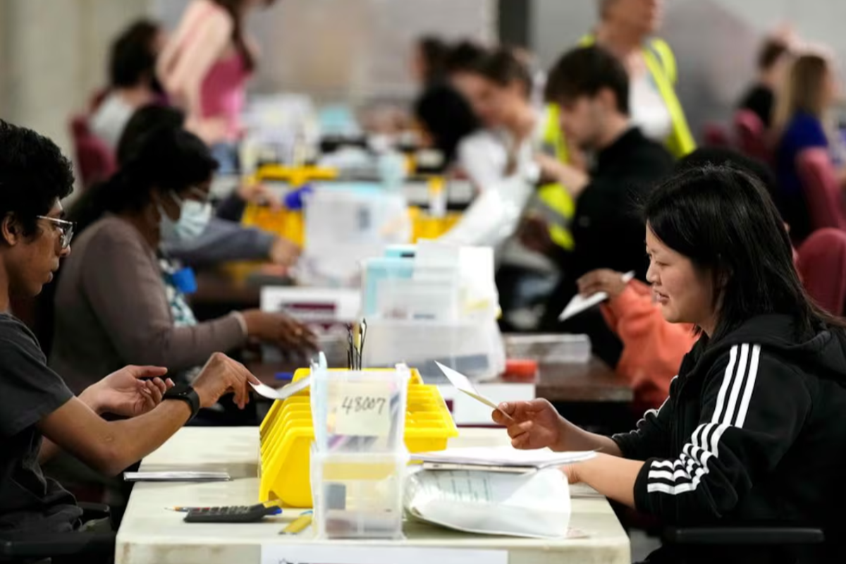 வெளிநாடுகளில் வசிக்கும் கனேடியர்களின் கோரிக்கை | Canadians Living Abroad Looking To Increase Voter