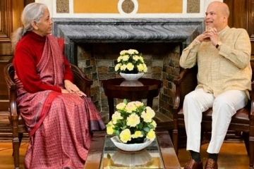 மீண்டும் ஒருமுறை இந்திய நிதியமைச்சரை சந்தித்த இலங்கைப் பிரதிநிதி (photo)