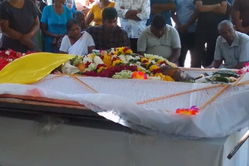 முன்னாள் நகரசபை தவிசாளருக்கு தமிழரசு கட்சி கொடி போர்த்தி அஞ்சலி