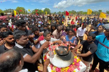 கதறி அழும் உறவுகளால் நனைந்த முள்ளிவாய்க்கால் மண்