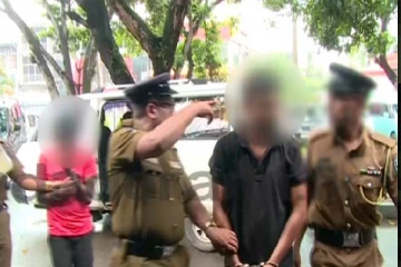 பேருந்தில் பயணியிடம் திருட்டு காவல்துறை உத்தியோகத்தர் கைது