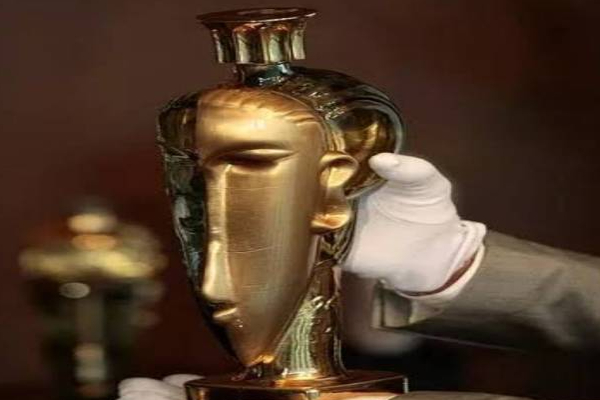 உலகில் விலை உயர்ந்த தங்கம் கலந்த தண்ணீர்! எவ்வளவு தெரியுமா? | World S Most Expensive Gold Laced Water