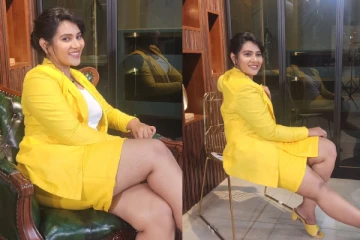 நடிகை திவ்யா துரைசாமி ஷார்ட் உடையில் கிளாமர் போட்டோஷூட்