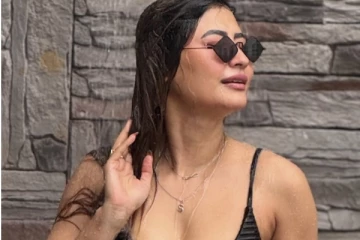 விஜய் டிவி சுனிதாவா இப்படி.. நீச்சல் உடையில் வேற லெவல் கவர்ச்சி