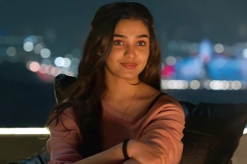 மெல்லிய ஆடையில் உடல் தெரிய போஸ் கொடுத்த கீர்த்தி ஷெட்டி.. வாயடைத்து போன ரசிகர்கள்