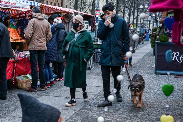 ஜெர்மனியில் கொரோனாவுக்கு மத்தியில் கோலாகலமாக தொடங்கிய கிறிஸ்துமஸ் நிகழ்ச்சி! | Christmas Show Started In Germany Corona 4Th Wave