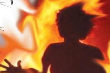 தாதியர் ஒருவர் தீ மூட்டி தற்கொலை முயற்சி