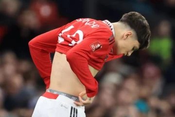 ரொனால்டோவின் பெயர் கொண்ட உள்ளாடையை அணிந்திருந்த வீரர்! இணையத்தில் வைரலாகும் புகைப்படம்