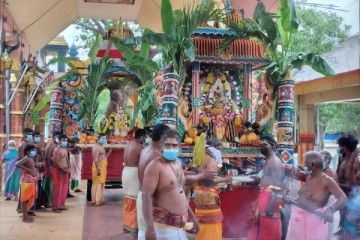 வரலாற்றில் பக்தர்களின் ஆர்ப்பரிப்பு இன்றி நடந்த சந்நிதி முருகன் திருவிழா!