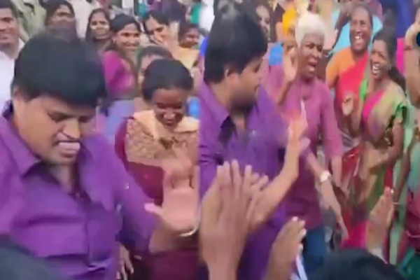 சமத்துவ பொங்கல் விழா - ஊழியர்களுடன் குத்தாட்டம் போட்டு அசத்திய மாவட்ட ஆட்சியர்! - தமிழ்நாடு